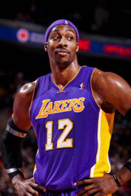 关键时刻谁在承担责任（危急关头，谁来扛起责任？）