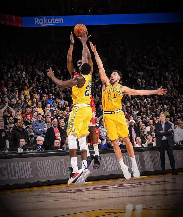 韩媒：韩足协要求蔚山HD对申台龙涉嫌殴打球员一事展开调查（韩媒：韩足协促蔚山HD就申台龙涉嫌殴打球员一事启动调查）