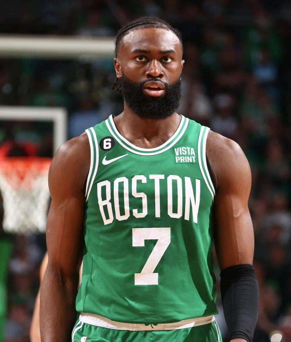 当米勒本赛季单场得分25+时，黄蜂队的战绩高达4胜0负（米勒本季单场25+，黄蜂4战全胜）