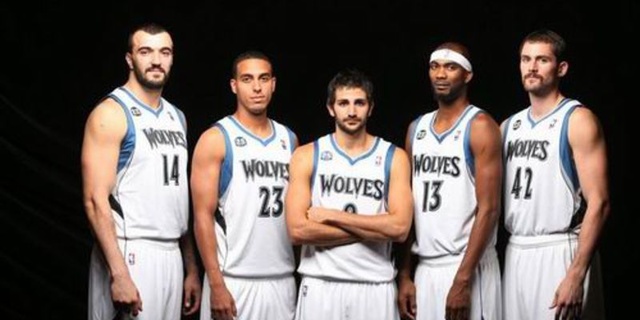 晚了一点点！麦科勒姆转身高难度三分命中 但超时无效（就差一瞬！麦科勒姆转身高难三分穿网，因超时不计）