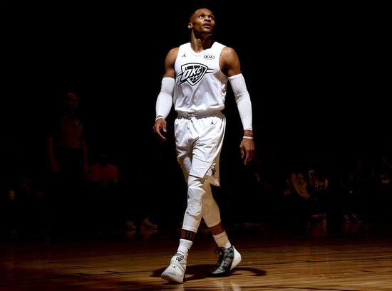 TA：热刺高层讨论后决定继续支持主帅弗兰克（TA：热刺管理层商议后决定继续力挺主帅弗兰克）