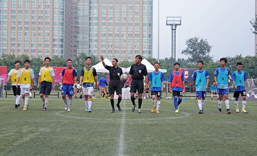 裁判专家：罗德里戈踢对方脚后跟，应该被罚下（裁判专家称罗德里戈踢到对手脚后跟，理应被罚下）