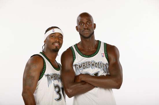 北青：国足U22昨日短暂休整，热身赛的情况球队按要求保持沉默（北青：U22国足昨日短休，按要求对热身赛情况保持缄默）