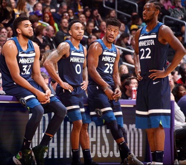 他的节奏变化太迷人了（他对节奏的拿捏令人沉醉）