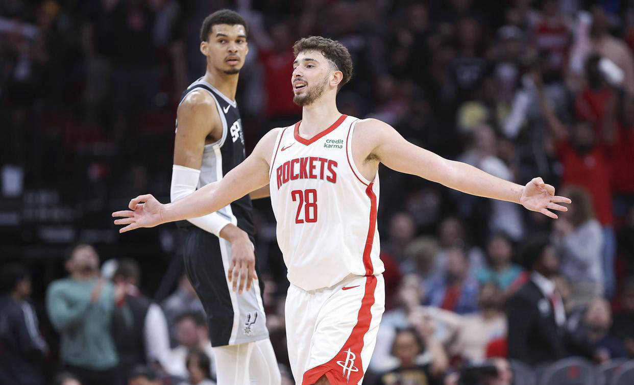 图片报：勒沃库森遭遇多次意外事件，到达曼市时已延误数小时（图片报：勒沃库森旅途中屡遇意外，抵达曼市已晚点数小时）