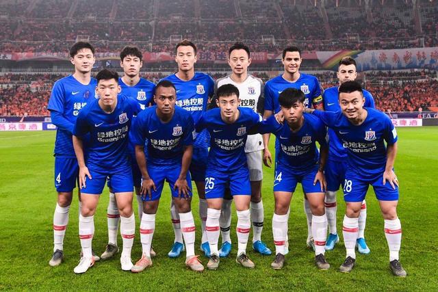 “黄袍”加身，里约热内卢基督像穿上黄潜球衣（里约基督像身披黄潜球衣）