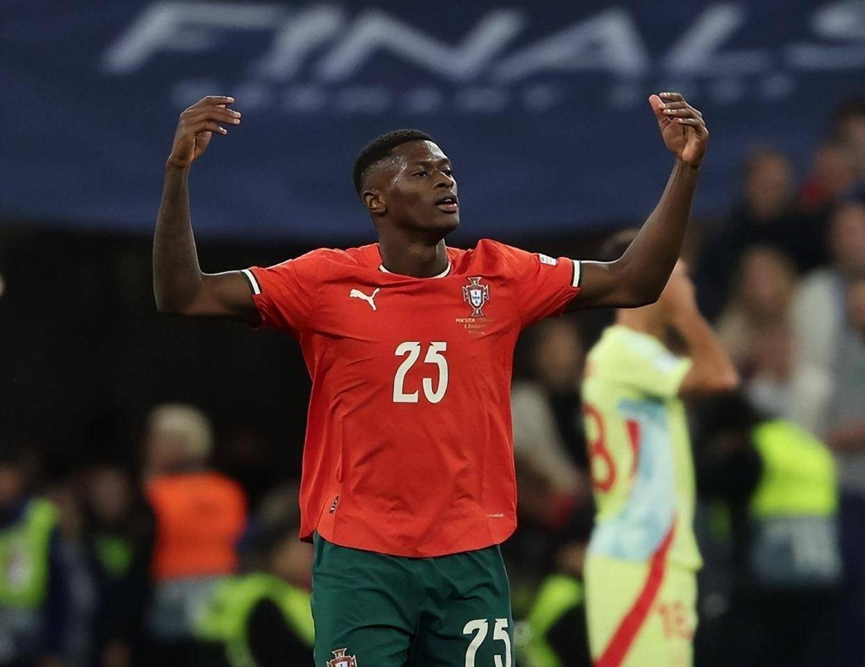 2025赛季中超主场成绩排名：申花34分居首，海港31分排名第五（中超2025赛季主场积分排行：申花34分登顶，海港31分位列第五）