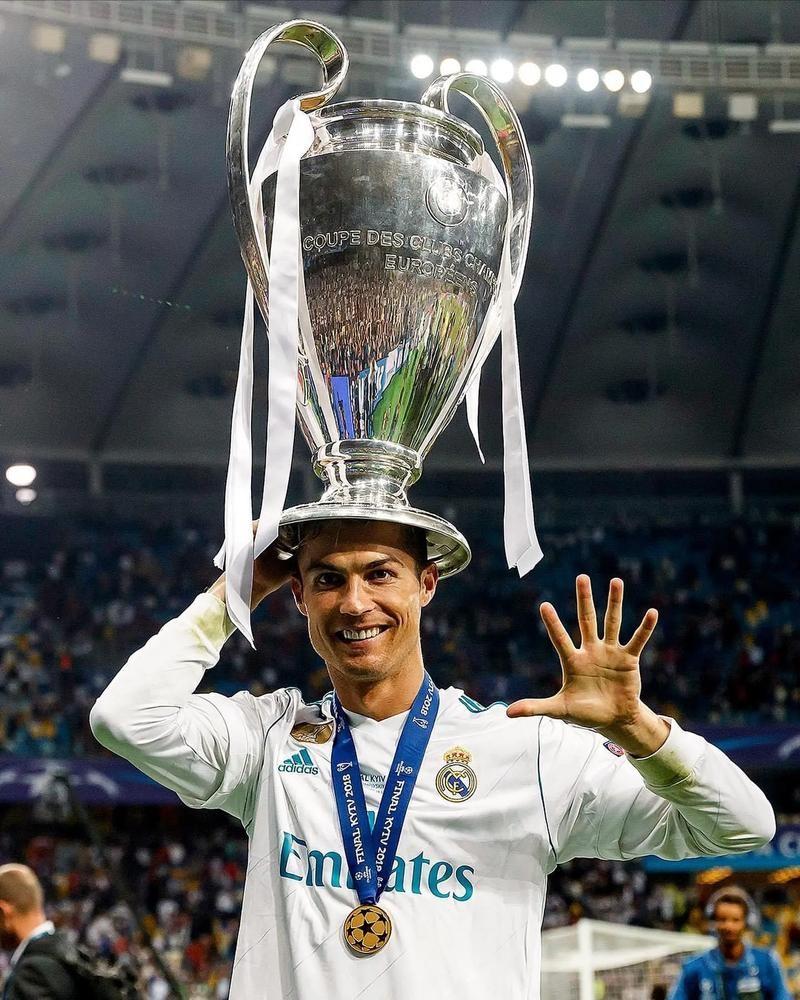 连场扑点，小米林科维奇当选那不勒斯0-0科莫全场最佳球员（小米林科维奇连场扑点，荣膺那不勒斯0-0科莫全场最佳）