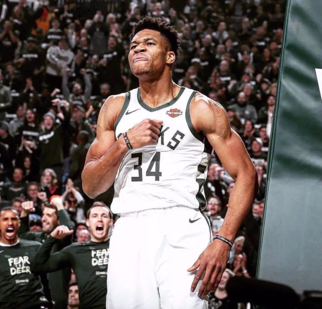 硬解篮球传奇：小迈克尔·波特半场神勇表现（硬核解读篮坛传奇：小迈克尔·波特半场封神）