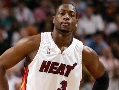 国脚连续进球引领全队节奏（国脚连场建功掌控全队节奏）