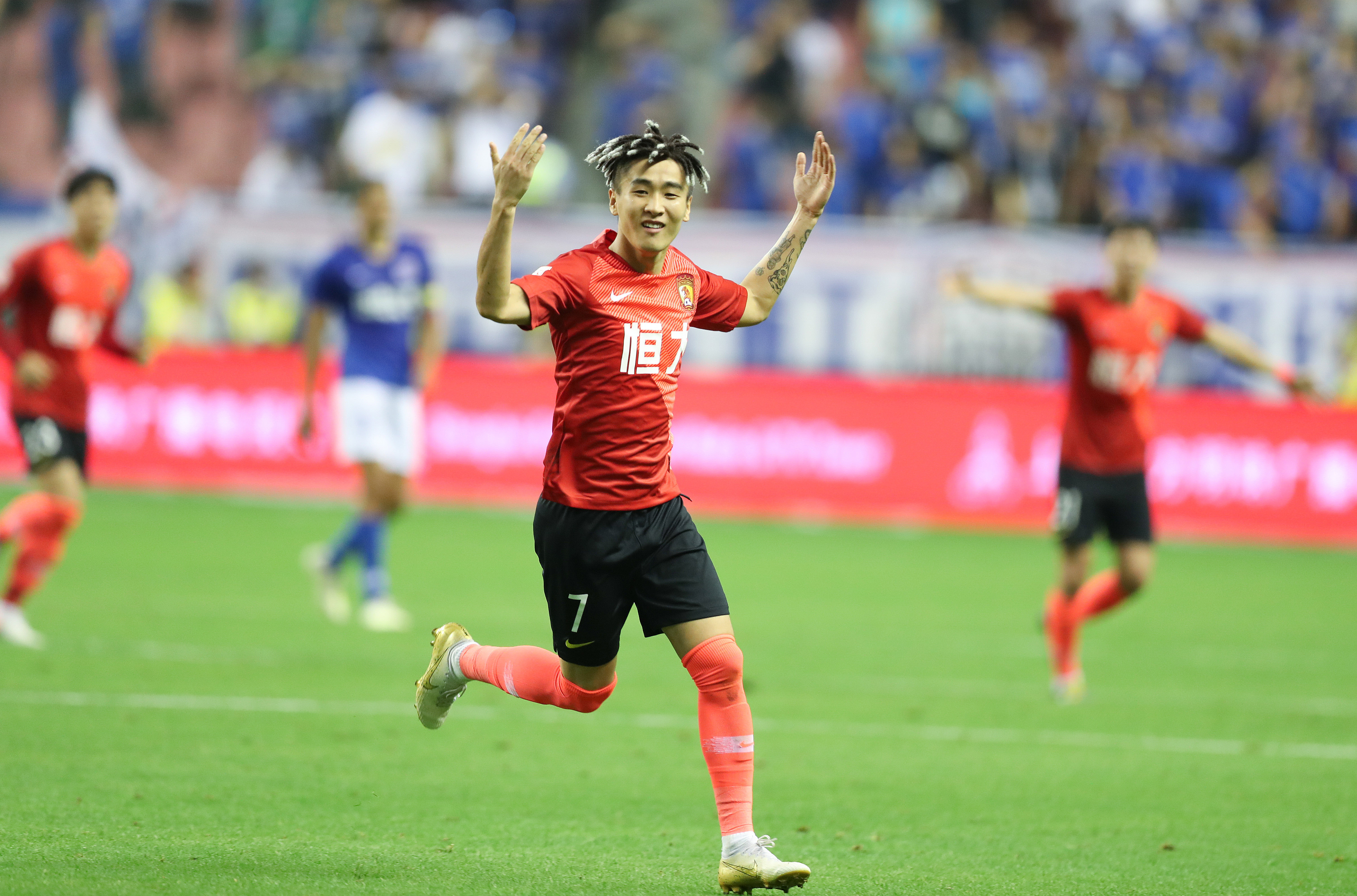 球队攻防效率榜位列前茅（球队攻防两端效率跻身前列）