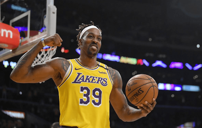 名记：字母哥即将得到3亿美元续约，各队高管对此有些犹豫（名记：字母哥或将达成3亿美元续约，多队高管态度谨慎）