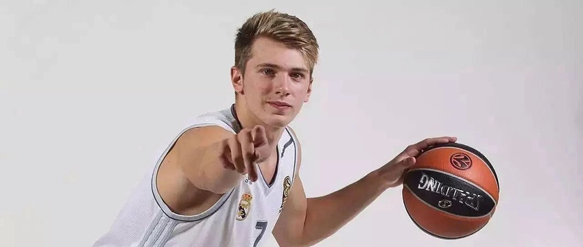 世体：巴萨将采取措施，避免重蹈法兰克福球迷攻占诺坎普覆辙（世体：巴萨拟采取新举措，避免法兰克福球迷再度攻占诺坎普）