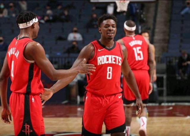 阿里纳斯：巴特勒如果这样打球 我会让他去打替补（阿里纳斯：巴特勒再这么打，我会让他坐板凳）